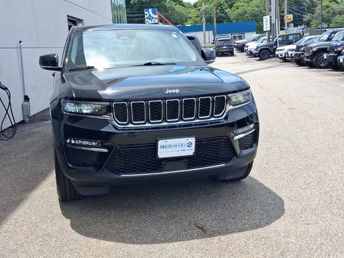 Certified 2023 Jeep Grand Cherokee Limited AWD/4WD image 3