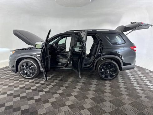 Certified 2026 Honda Pilot Black Edition image 11