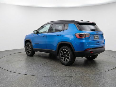 Used 2025 Jeep Compass Trailhawk w/ Trailer Tow Group AWD/4WD image 6