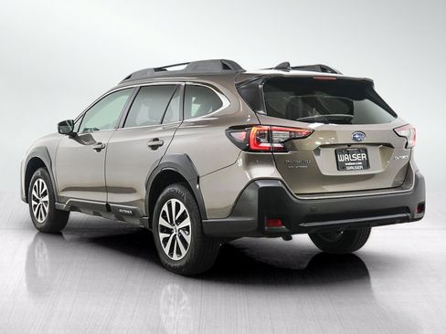 Used 2024 Subaru Outback Premium AWD/4WD image 3