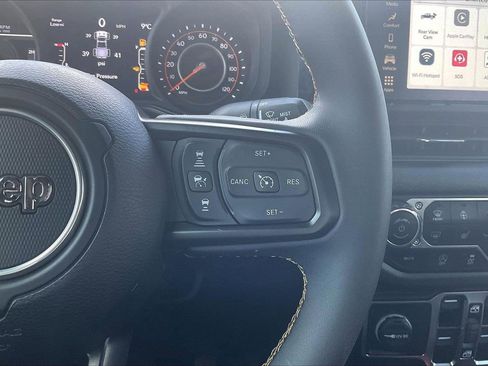 Certified 2024 Jeep Gladiator Sport AWD/4WD image 28