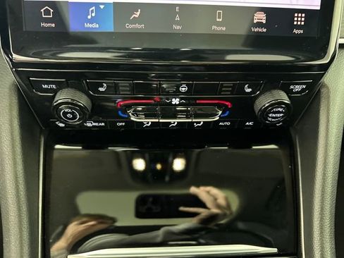 Used 2024 Jeep Grand Cherokee Limited 4xe image 23