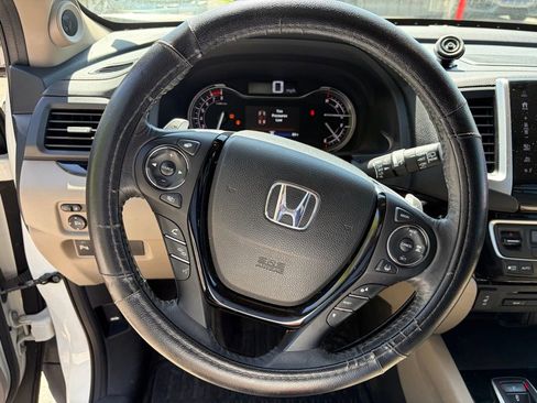 Used 2017 Honda Pilot Touring image 13