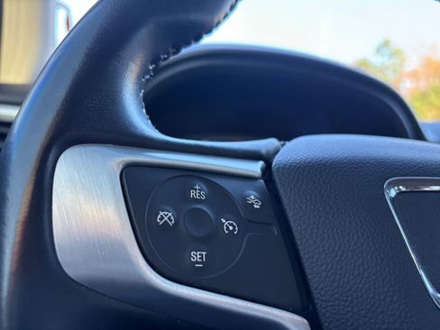 Used 2019 GMC Acadia SLT image 16