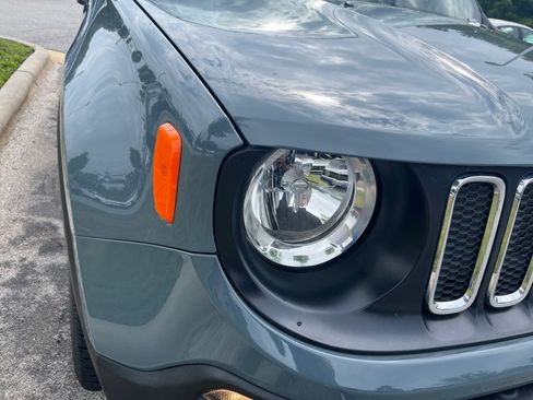 Used 2018 Jeep Renegade Latitude FWD image 28