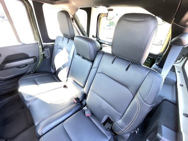 Used 2024 Jeep Wrangler Unlimited Sahara w/ Technology Group AWD/4WD image 14