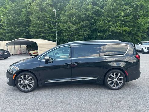 Used 2017 Chrysler Pacifica Limited FWD image 2