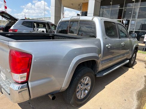 Used 2017 Toyota Tacoma SR5 w/ Tow Package RWD image 3