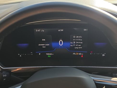 Used 2022 Volkswagen Tiguan SE R-Line image 22