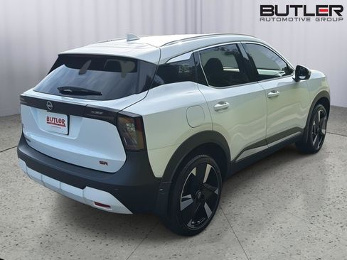 Used 2025 Nissan Kicks SR FWD image 6