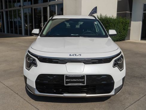 Used 2023 Kia Niro Wind w/ Wind Preserve Package FWD image 2
