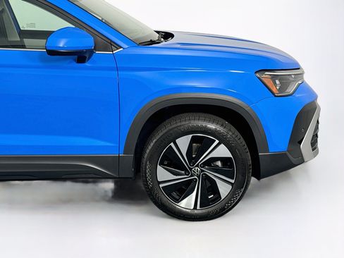 Used 2025 Volkswagen Taos SE w/ Panoramic Sunroof Package AWD/4WD image 46