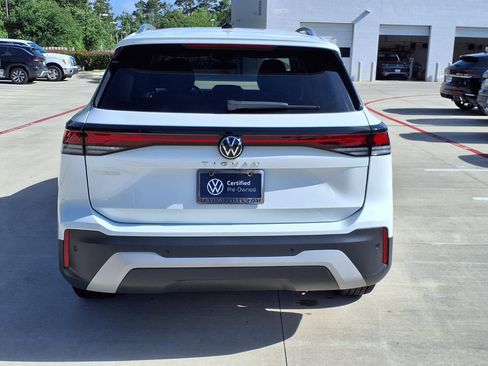 Certified 2025 Volkswagen Tiguan S image 7