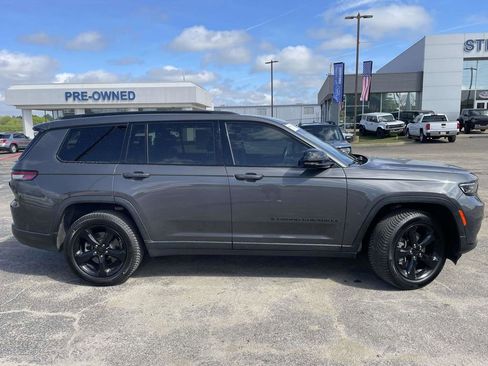 Used 2021 Jeep Grand Cherokee L Laredo image 2