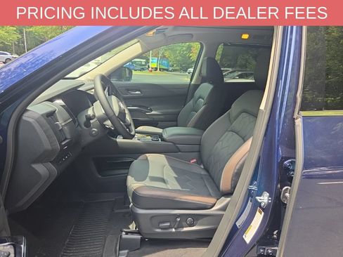 Used 2026 Nissan Pathfinder Platinum w/ Cargo Package AWD/4WD image 6