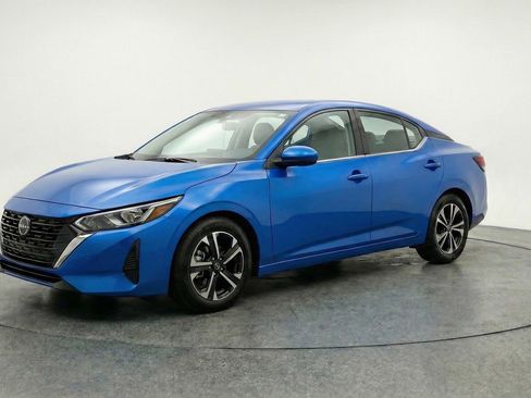 Used 2025 Nissan Sentra SV image 3