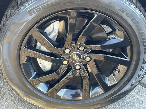 Used 2018 Land Rover Discovery SE image 11