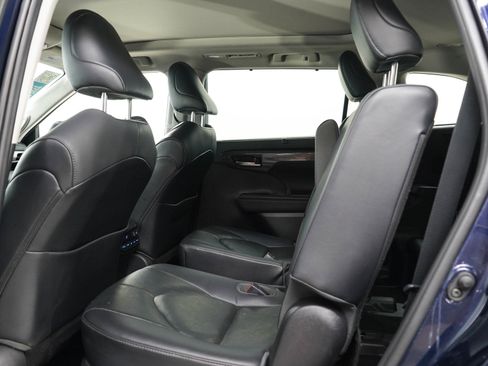 Used 2020 Toyota Highlander Platinum AWD/4WD image 16
