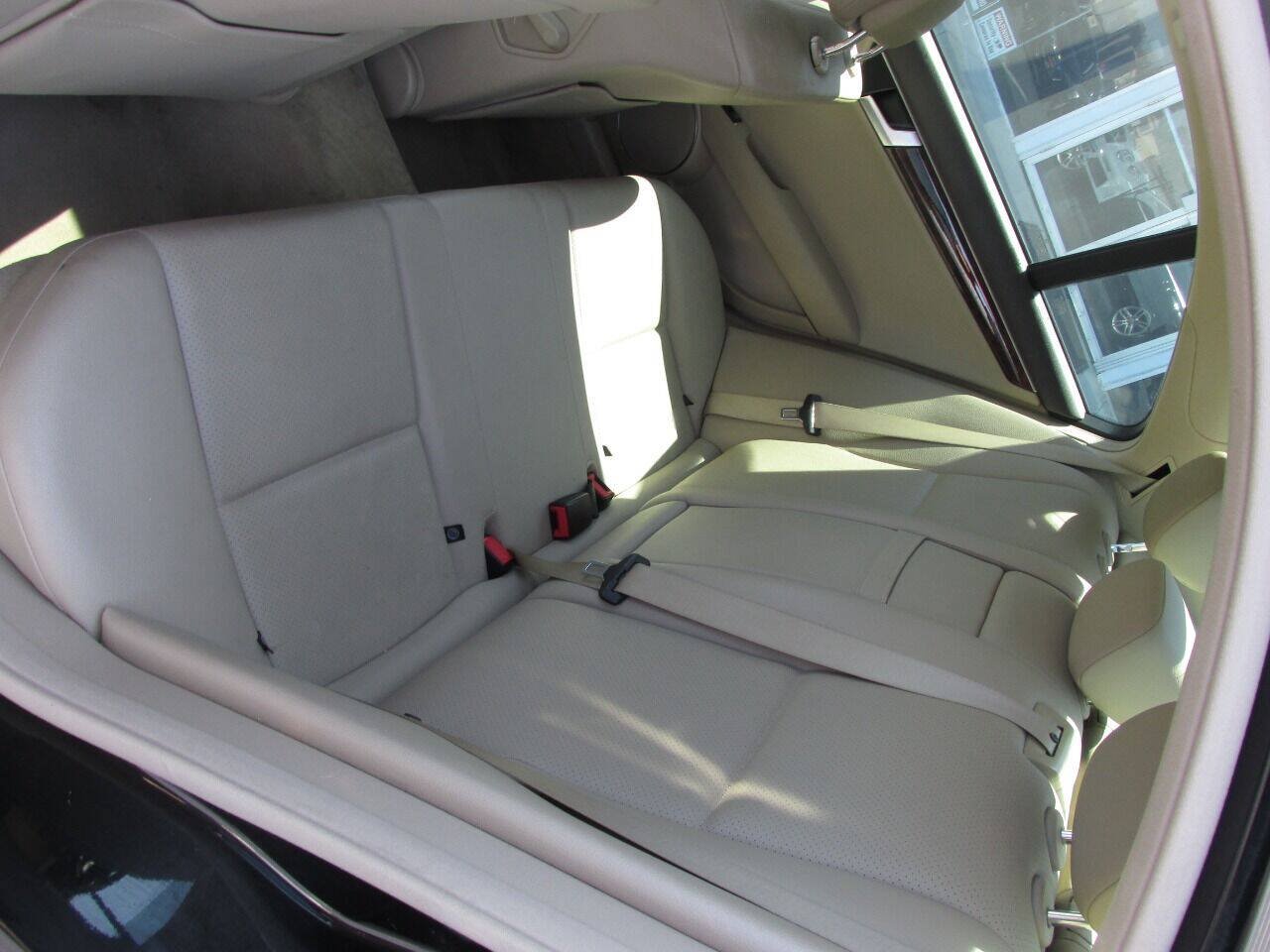 Used 2012 Mercedes-Benz C 300 4MATIC Sedan image 16