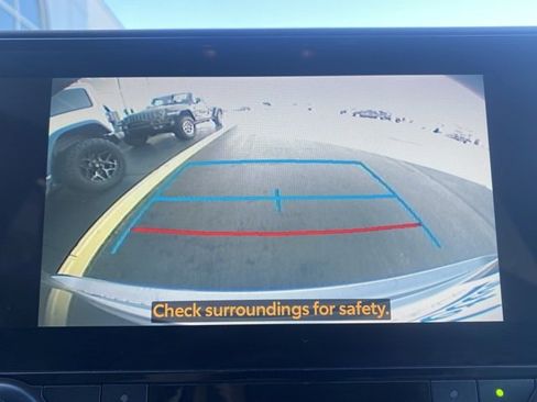 Used 2023 Toyota Highlander XLE image 19