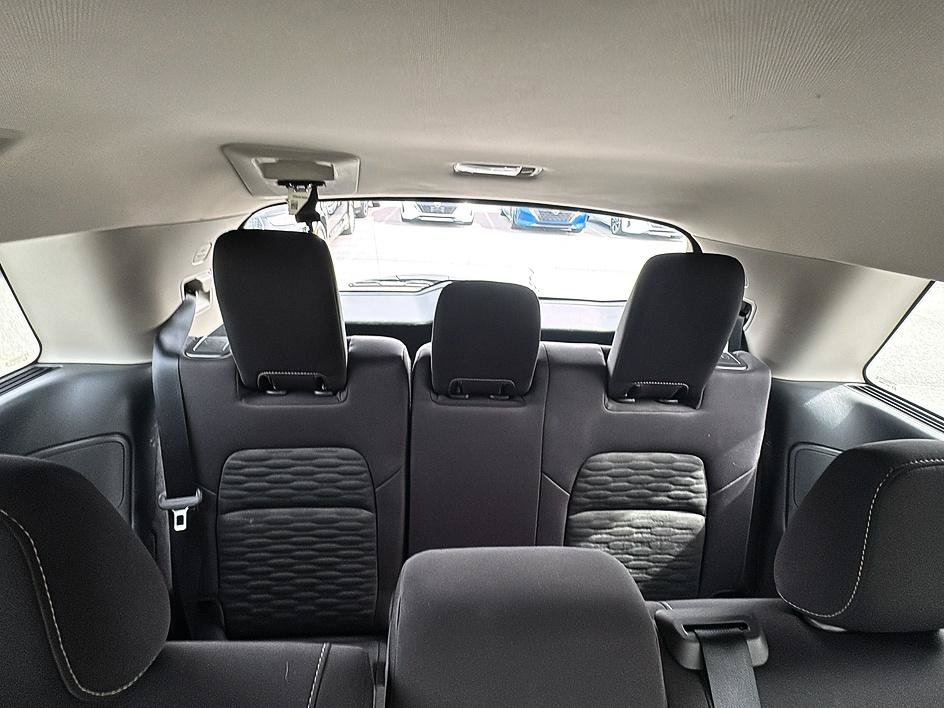 Certified 2025 Nissan Pathfinder SV FWD image 40