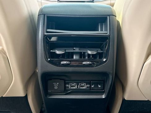 Used 2023 Jeep Grand Cherokee Limited w/ Luxury Tech Group II AWD/4WD image 28