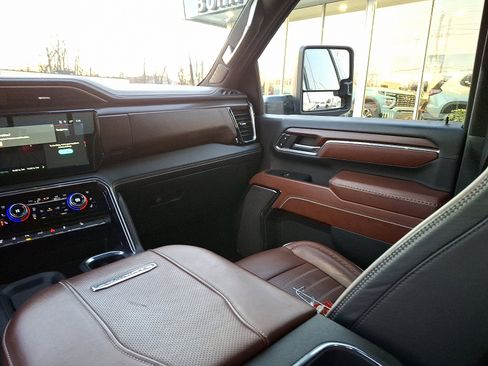 Used 2024 GMC Sierra 2500 Denali Ultimate w/ Snow Plow Prep/Camper Package image 16