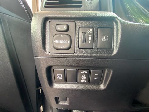 Used 2023 Toyota 4Runner Limited AWD/4WD image 17