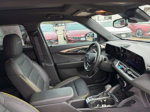 Used 2025 Chevrolet TrailBlazer ACTIV w/ Convenience Package image 14