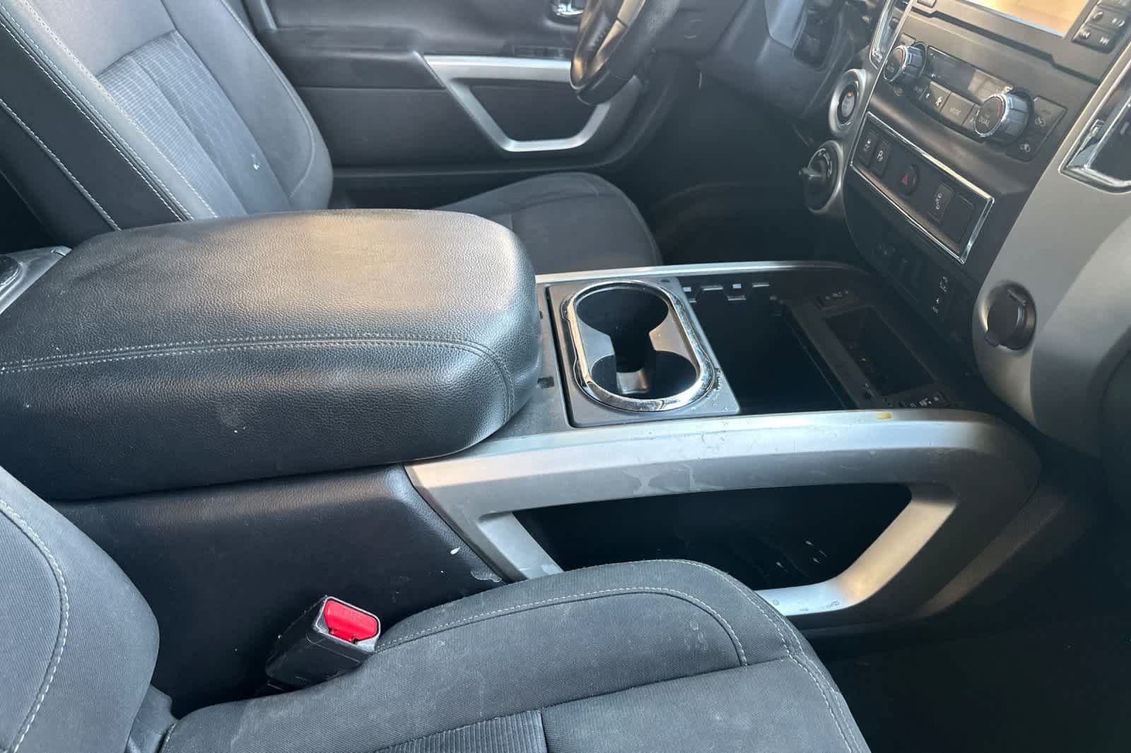 Used 2016 Nissan Titan SV AWD/4WD image 17