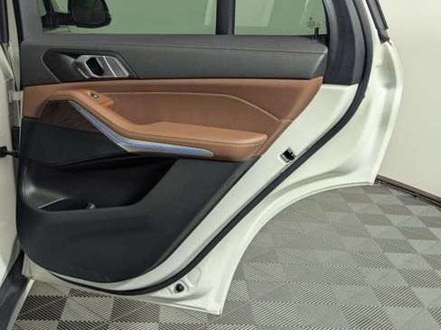 Used 2022 BMW X5 xDrive40i w/ Climate Comfort Package image 56