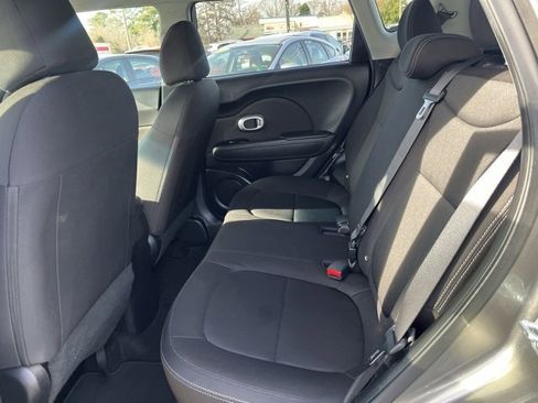 Used 2018 Kia Soul Base image 12