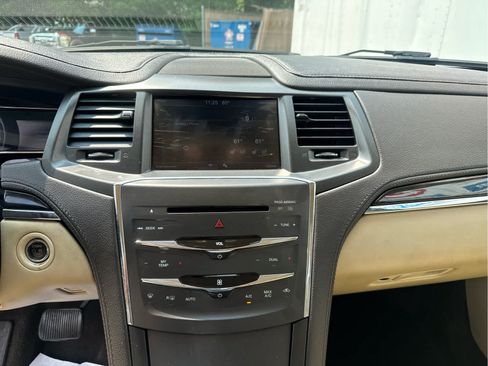 Used 2013 Lincoln MKS FWD image 24