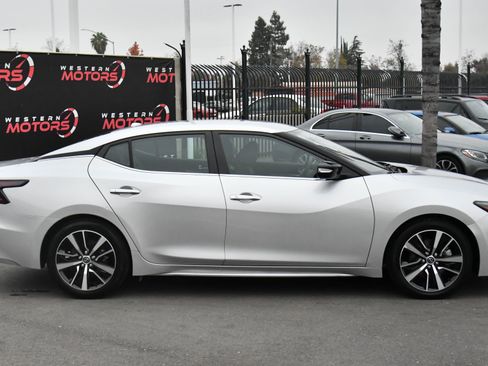 Used 2023 Nissan Maxima SV w/ Floor Mat Group image 9