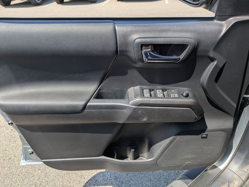 Used 2023 Toyota Tacoma TRD Off-Road w/ TRD Premium Off Road Package AWD/4WD image 6