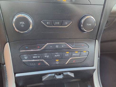 Used 2019 Ford Edge SEL w/ Equipment Group 201A FWD image 7