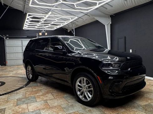 Used 2023 Dodge Durango GT image 3