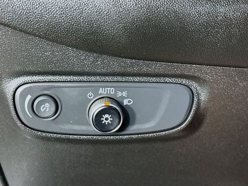 Used 2018 Chevrolet Equinox LT FWD image 17
