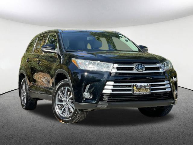 Used 2019 Toyota Highlander XLE AWD/4WD image 2
