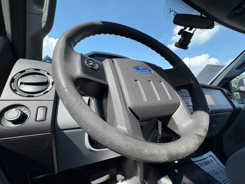 Used 2015 Ford F250 XL RWD image 14