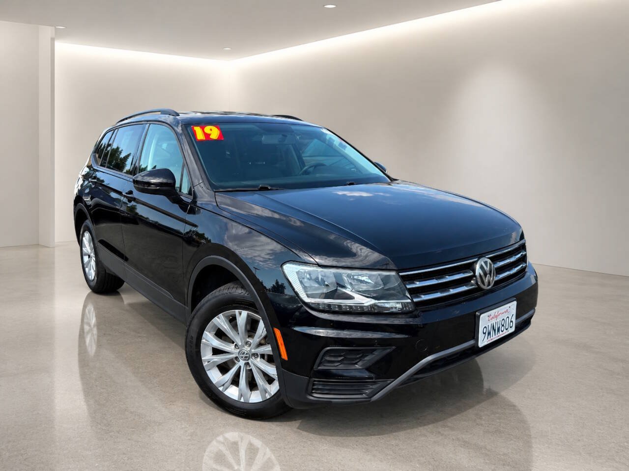 Used 2019 Volkswagen Tiguan S w/ Driver Assistance Package FWD image 1