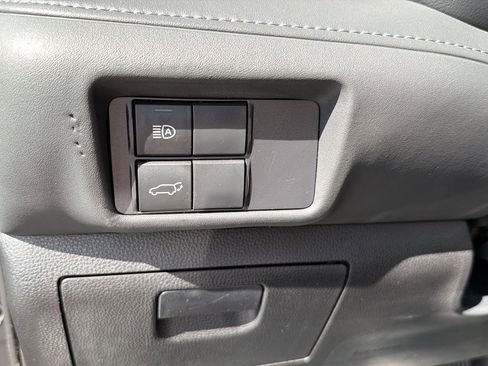Used 2022 Toyota Highlander XLE FWD image 20