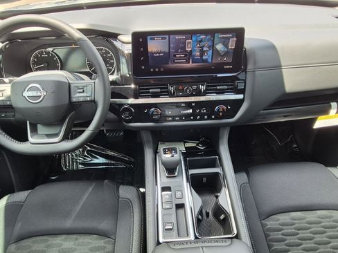 Used 2026 Nissan Pathfinder SV FWD image 15