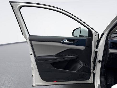 Used 2023 Volkswagen Taos SE image 9