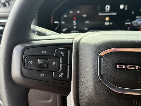 Used 2023 GMC Yukon Denali image 17