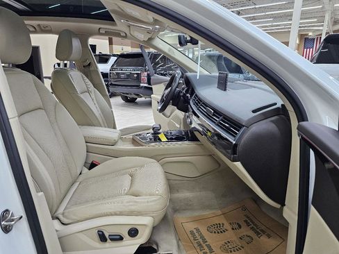 Used 2017 Audi Q7 3.0T Prestige w/ Prestige Package image 21