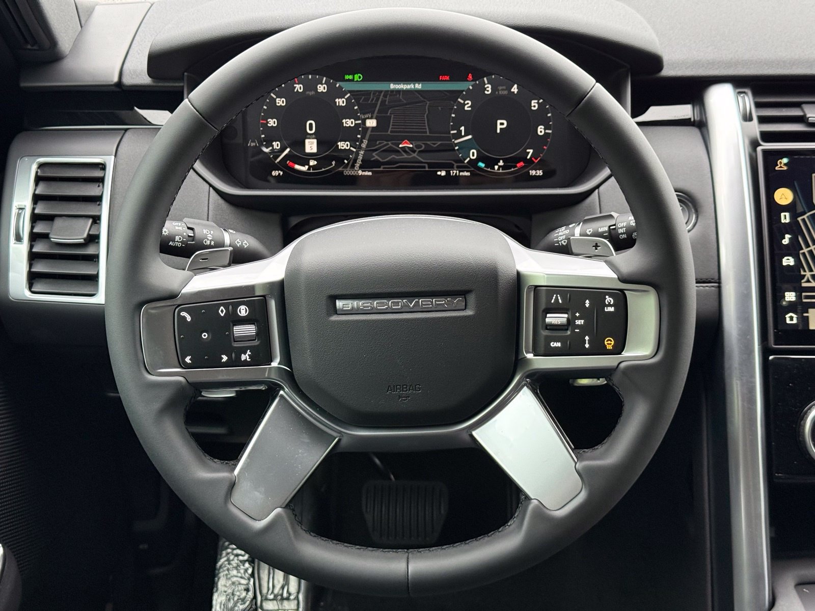 New 2026 Land Rover Discovery S AWD/4WD image 36