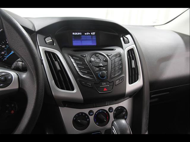 Used 2014 Ford Focus SE w/ SE Winter Package FWD image 9