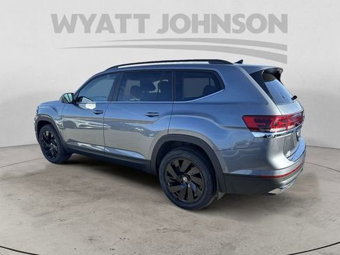 Used 2024 Volkswagen Atlas SE w/ Black Wheel Package image 3