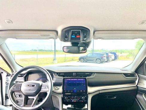 Used 2022 Jeep Grand Cherokee L Limited image 15